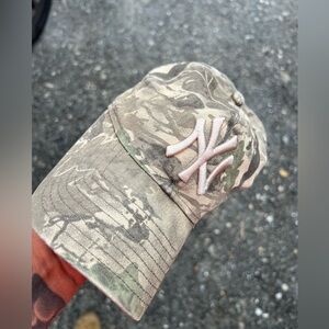 New York Yankees New Era 9Twenty Adjustable Hat (Real tree Camo)